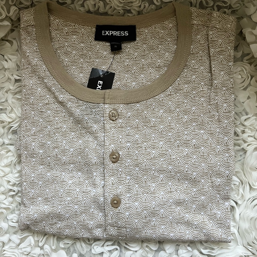BNWT! Express top tan with white with 3 buttons